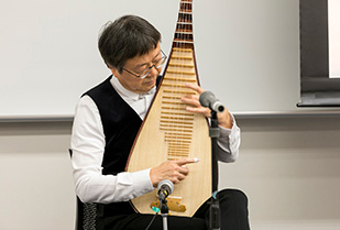 交流文化学部ランゲージ専攻企画「北京と琵琶音楽の世界へようこそ」