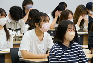 ビジネス学部・ビジネス研究科共催講演会「グローバル人材の育成：ビジネスコミュニケーション～日米での経験から～」