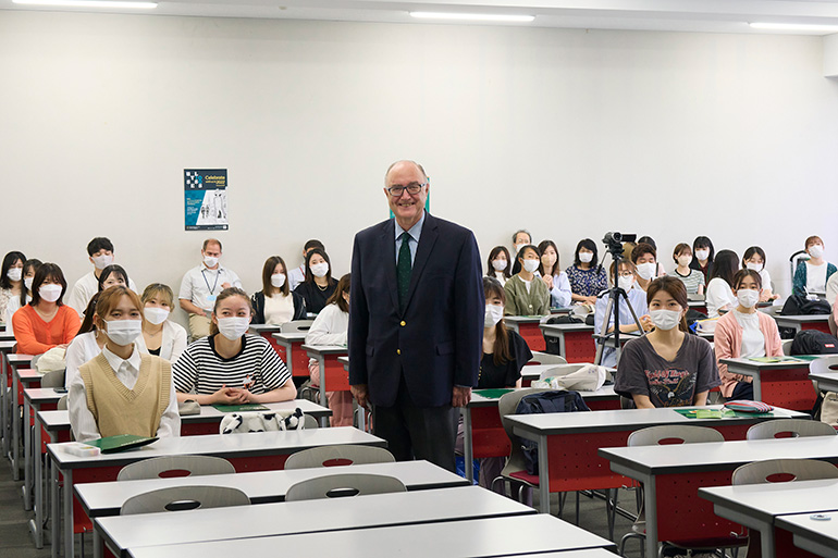 文学部主催講演会「カヴァナ大使を迎えてーアイルランド文化と音楽ー」