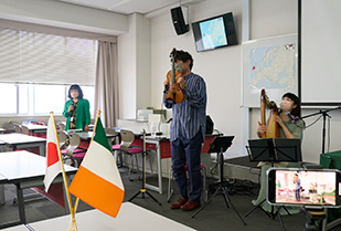 文学部主催講演会「カヴァナ大使を迎えてーアイルランド文化と音楽ー」