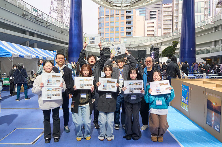 建築学部 市原ゼミ×交流文化学部 林ゼミ 絆の日イベント 「陸前高田丸ごと支援」の説明ボランティア