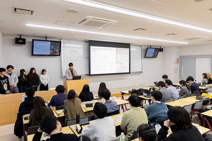 ビジネス学部 渡邉ゼミ ゼミ横断型企業フィールドワーク最終報告会