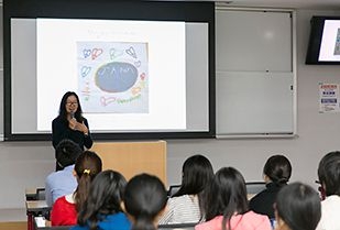 交流文化学部主催 リンダ・オーハマ氏講演会 「映画 TOHOKU NO SHINGETU Before ＆ After」