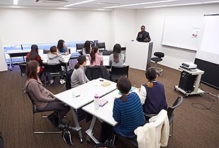 愛知淑徳大学・JICA連携講座 BOOK TALK "CHANGE IS CHANGING"