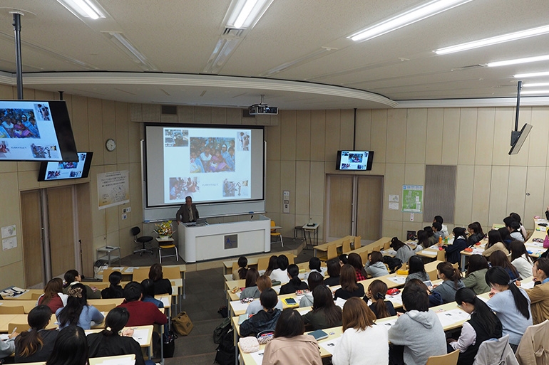 特別講演会「グローバル社会で活躍できる人財とは？〜卒業生のキャリアパスから考える〜」