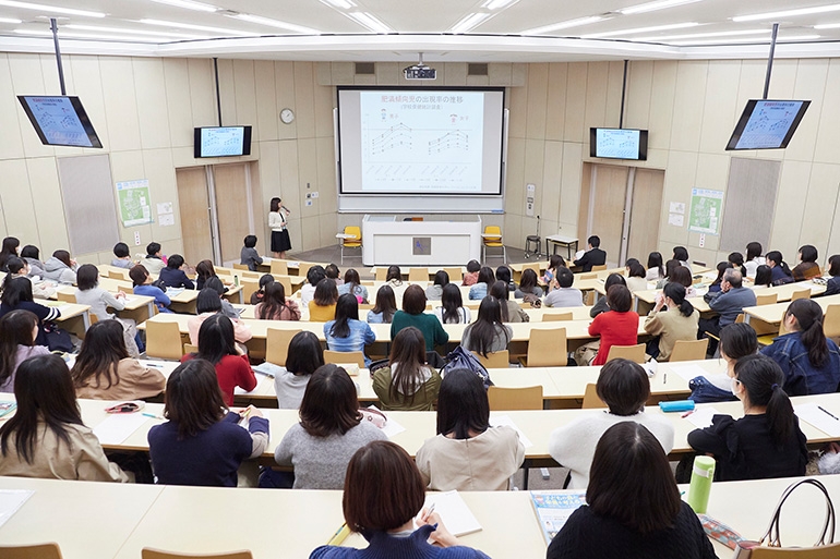 愛知淑徳大学 健康相談室 定例医療講演会 特別企画 愛知淑徳大学 健康医療科学部 健康栄養学科 共催講演会 「子どもの食と栄養を考える～食を通して育つもの、育てたいもの～」