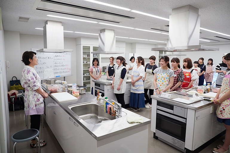 第11回 中国文化に触れるイベント ―本場のエビ餃子手作り体験・中国語体験―