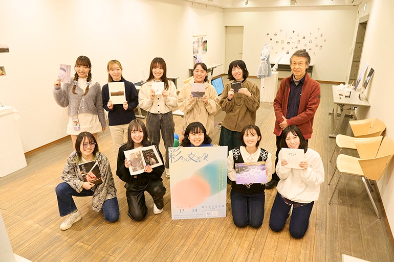 創造表現学部 メディアプロデュース専攻 坂倉ゼミ4年「彩りの交差展」