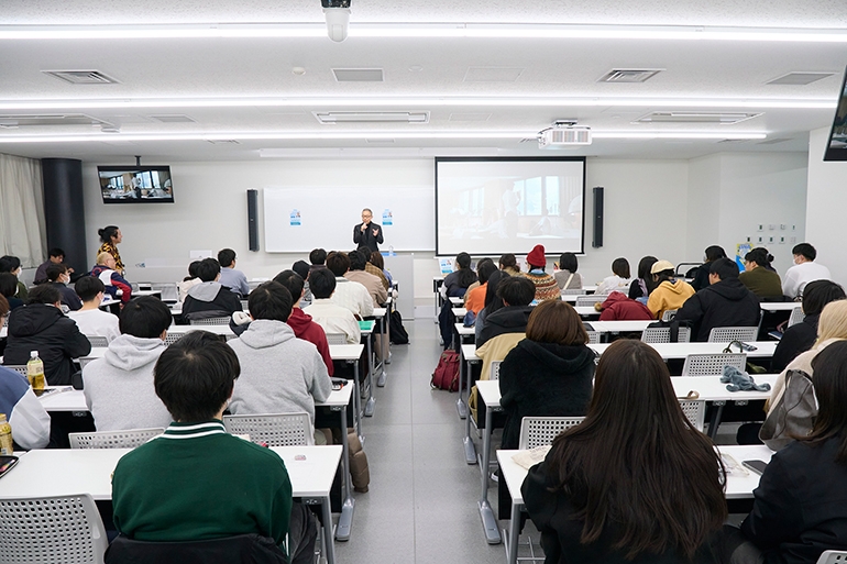 創造表現学部 講演会 「作家を目指す君たちへ～作家になるってどういうコト～」