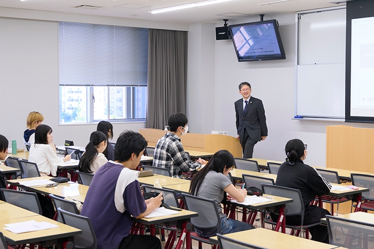 ビジネス学部 企業分析プロジェクトB