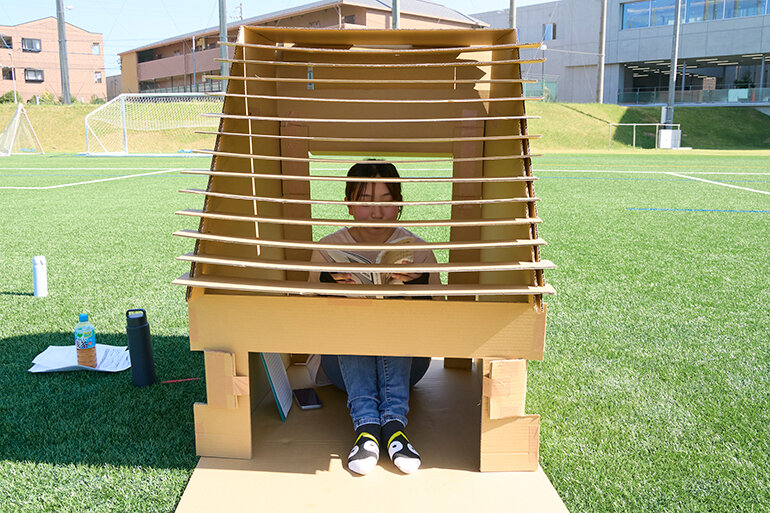 建築環境学実験 段ボールハウスの制作と体験