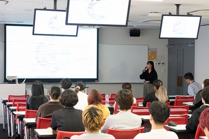 グローバル・コミュニケーション学部 キャリア科目「Careers in the Global Age」