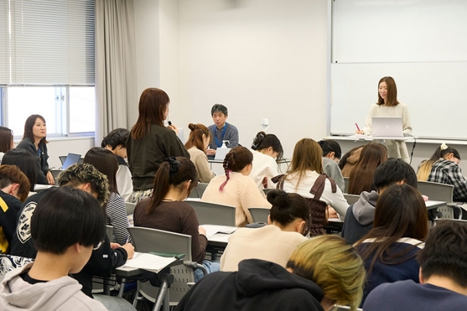 グローバル・コミュニケーション学部「Careers in the Global Age」