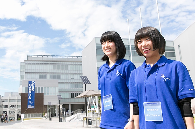 オープンキャンパスで活躍する学生たち