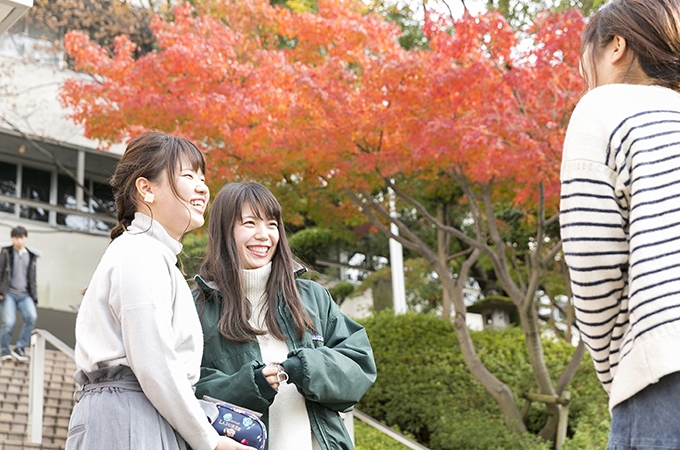 紅葉とキャンパス