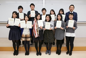 仲間と共に産官学協働に挑み、他大学との討論会で確かな成果を掴みました。