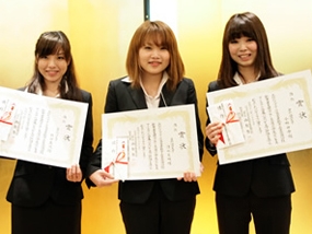 『学生ビジネスアイデア』に応募し、3名が佳作を受賞！ゼミでの双方向の学びが、確かな実績に結びつきました。