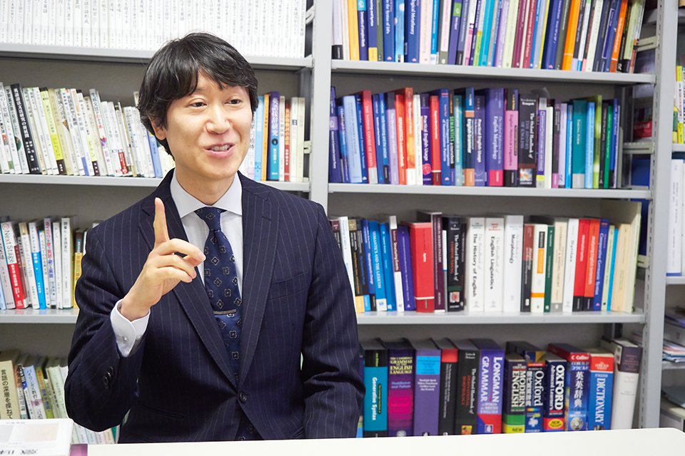文学部 総合英語学科 二村 慎一